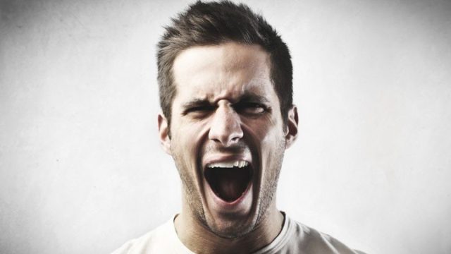 Όταν οι άνδρες θυμώνουν: Οι 10 φράσεις που χρησιμοποιούν όταν δεν θέλουν να δείξουν τον εκνευρισμό τους