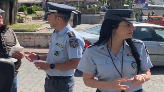 Ναύπακτος: Η Τροχαία λέει «ναι» στην πρόληψη – Δωρεάν κράνη στους δικυκλιστές αντί προστίμων