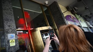 Επεισόδιο με μπογιές σε ξενοδοχείο της Ομόνοιας κατά τη διάρκεια συνεδρίου Ελλάδας-Ισραήλ
