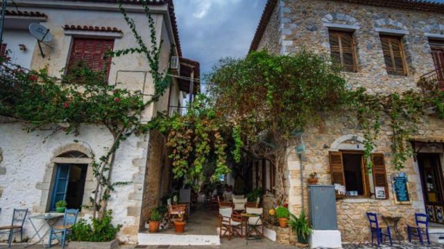 Πελοπόννησος: 5 ειδυλλιακές παραλίες και 5 παραθαλάσσια χωριά που μοιάζουν με όνειρο
