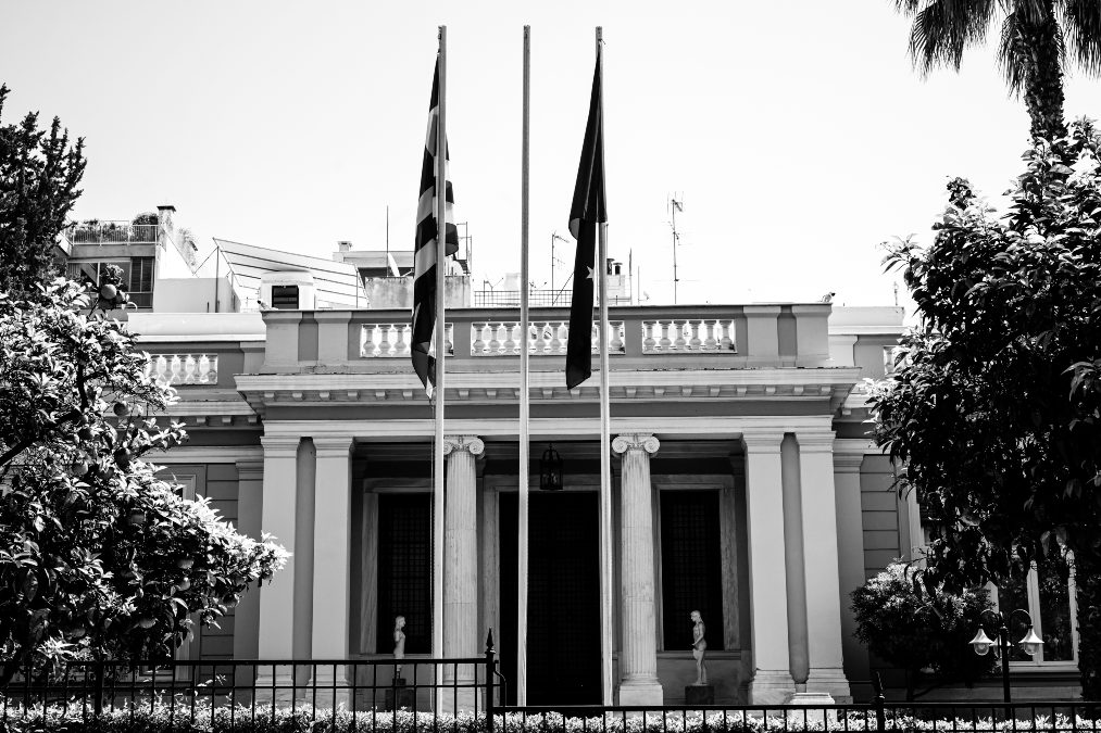 Ο εγκλωβισμός που «απειλεί» το Μαξίμου για το μπάσκετ και η σιωπή για το Μάτι