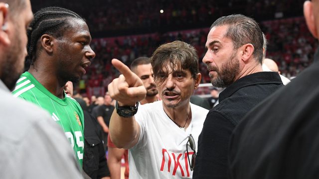 Το επεισόδιο και η αποβολή του Γιαννακόπουλου από το ΣΕΦ – «Φώναζαν συνθήματα κατά της κόρης του»