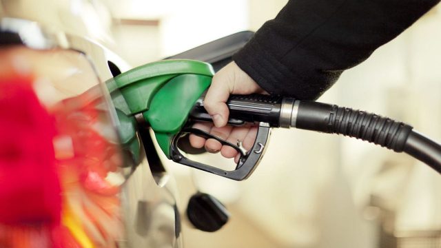 Αυξάνονται από σήμερα (17/06) οι τιμές βενζίνης και πετρελαίου λόγω του πoλέμου Ισραήλ – Ιράν