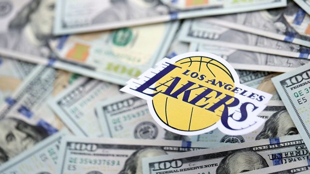 Βόμβα στο ΝΒΑ: Πουλήθηκαν οι Λέικερς με ποσό που προκαλεί ίλιγγο – Το μεγαλύτερο deal στην ιστορία του αθλητισμού
