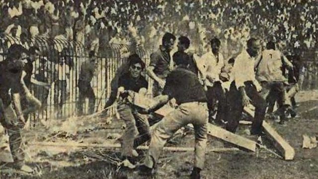 Σαν σήμερα, 17 Ιουνίου 1964: Διακόπτεται στο 115ο λεπτό της παράτασης ο ημιτελικός Κυπέλλου Παναθηναϊκού – Ολυμπιακού λόγω σοβαρών επεισοδίων! Το τρόπαιο κατακτά η ΑΕΚ