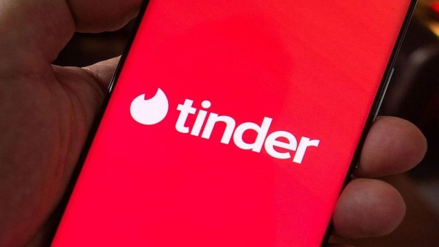 Tinder: Το νέο φίλτρο που προκαλεί αντιδράσεις