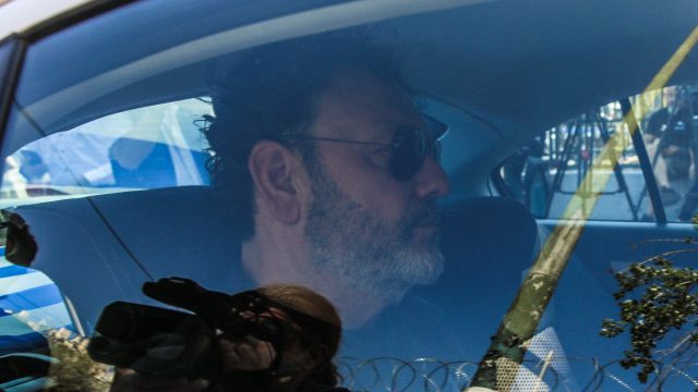 Στάθης Αγγελόπουλος: «Δεν τρέχει κάτι» – Τα πρώτα λόγια του φτάνοντας στον Εισαγγελέα
