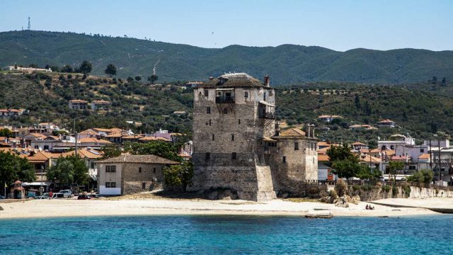 Απογοήτευση στο Άγιο Όρος: Κατηγορούν την κυβέρνηση για αδιαφορία και αναφέρουν σοβαρές ζημιές από τους σεισμούς