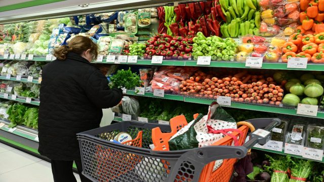 Το κόστος ζωής σε ανοδική τροχιά: Οι αυξήσεις «γονατίζουν» τα νοικοκυριά