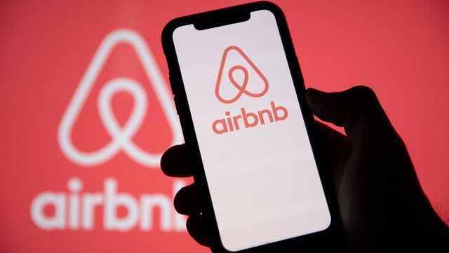 Έρχεται νέο τέλος 600 ευρώ για κάθε Airbnb: Πλήγμα στις εταιρείες διαχείρισης ακινήτων