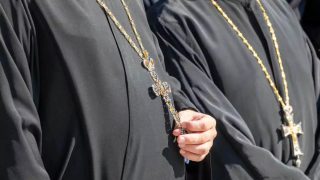 Οι δύο παπάδες και οι 10 εντολές: Το ανέκδοτο της ημέρας (27/6)