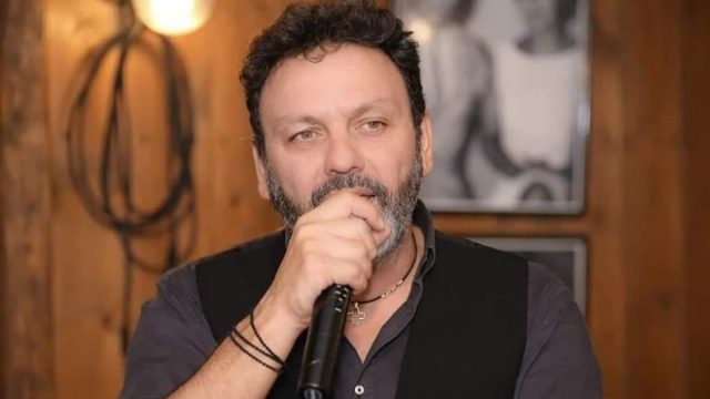 Στάθης Αγγελόπουλος: Στο Αστυνομικό Τμήμα Γλυφάδας ο τραγουδιστής μετά από επεισόδιο με την πρώην σύζυγό του