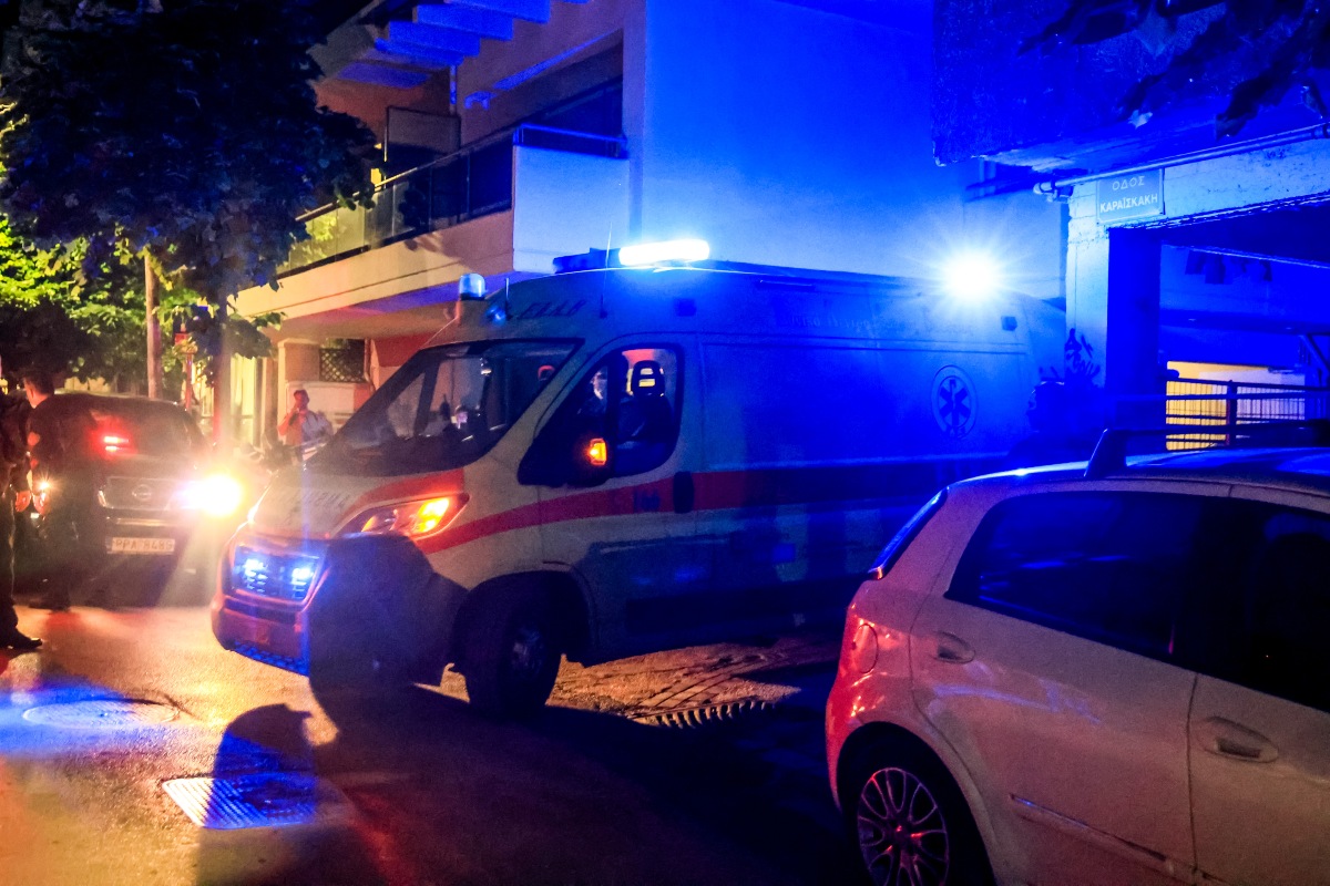 Τραγωδία στο Λουτράκι: 83χρονη έπεσε από τον 5ο όροφο