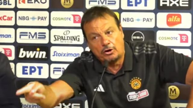 Αταμάν: Τόσες ελληνικές σημαίες στο ΣΕΦ και στον Ολυμπιακό αγωνίζεται μόνο ένας Έλληνας, οι άλλοι είναι ψεύτικοι
