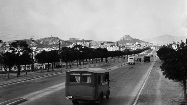 Κουίζ για την παλιά Αθήνα: Μπορείς να αναγνωρίσεις αυτόν τον δρόμο; Αν ζεις στην πόλη, είναι σίγουρο ότι έχεις περάσει από εκεί!