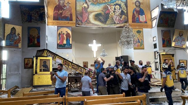 «Μπήκε και άρχισε να πυροβολεί αδιακρίτως»: Συγκλονίζουν οι μαρτυρίες για την επίθεση στην εκκλησία του Αγίου Ηλία στη Δαμασκό