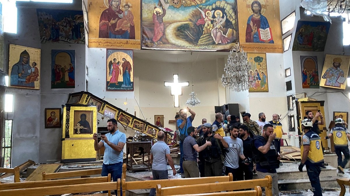 «Μπήκε και άρχισε να πυροβολεί αδιακρίτως»: Συγκλονίζουν οι μαρτυρίες για την επίθεση στην εκκλησία του Αγίου Ηλία στη Δαμασκό