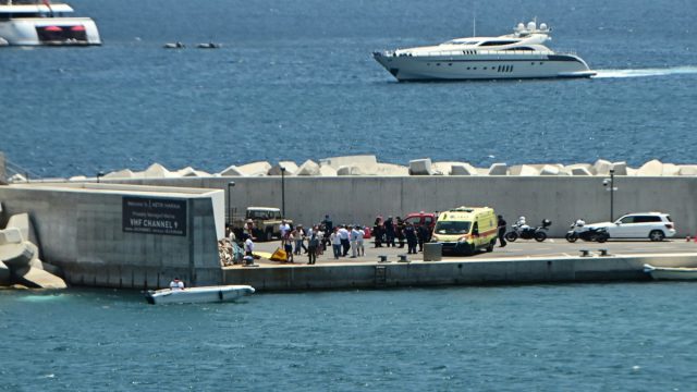 Βουλιαγμένη: Το ελικόπτερο είχε απογειωθεί για Μύκονο – Σώοι και οι πέντε επιβαίνοντες