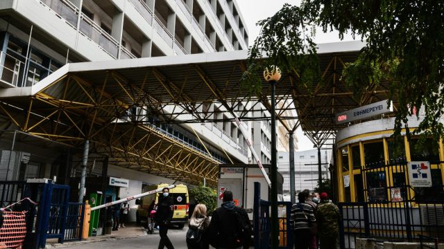 «Λιώνουν» από τη ζέστη στον Ευαγγελισμό: Άγνωστοι έκοψαν καλώδια κλιματιστικών