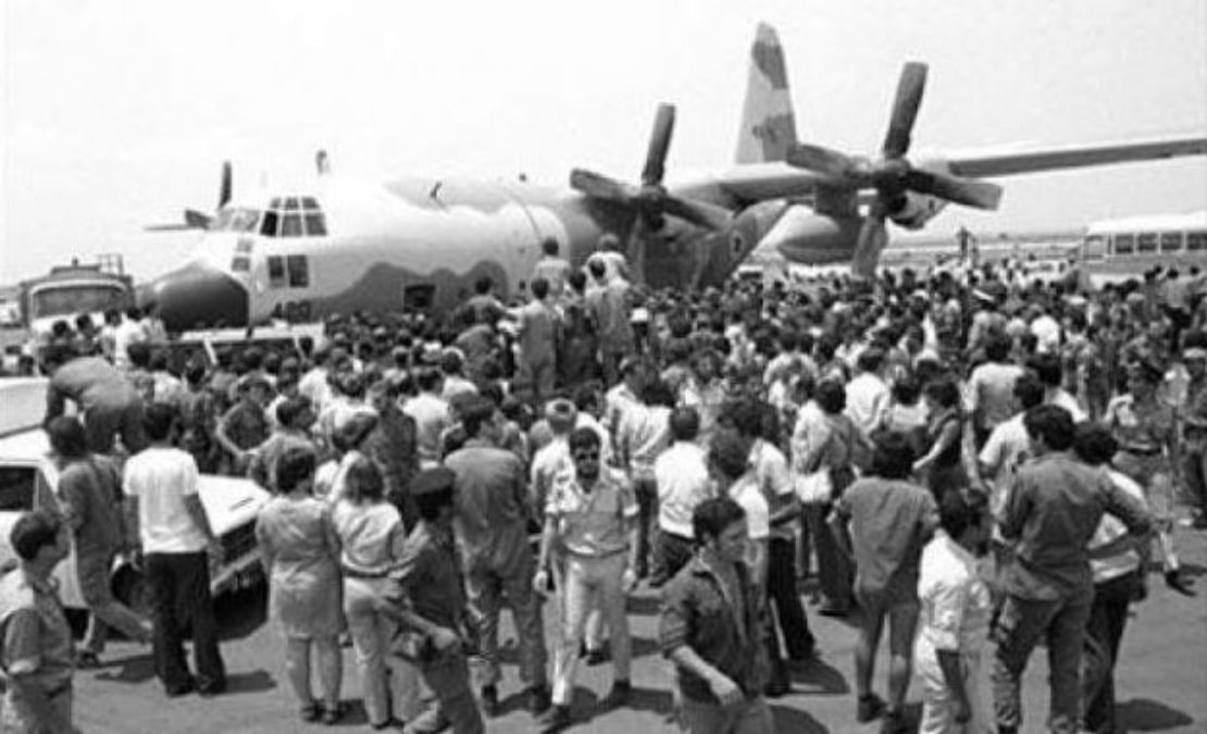 Σαν σήμερα το 1976: Παλαιστίνιοι εξτρεμιστές καταλαμβάνουν αεροπλάνο της Air France πάνω από την Κόρινθο