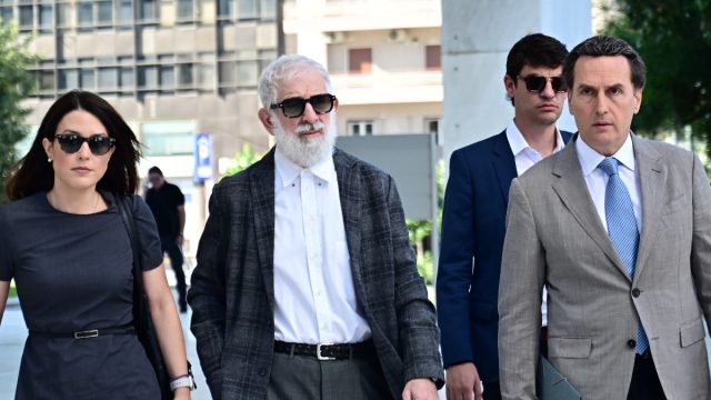Πέτρος Φιλιππίδης: Ένταση ανάμεσα στους δικηγόρους στη δίκη του – «Με είπε βλάκα»
