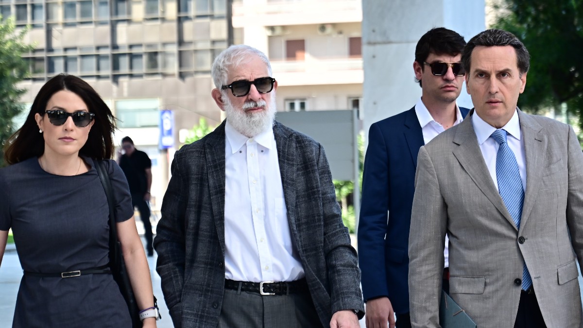 Πέτρος Φιλιππίδης: Ένταση ανάμεσα στους δικηγόρους στη δίκη του – «Με είπε βλάκα»