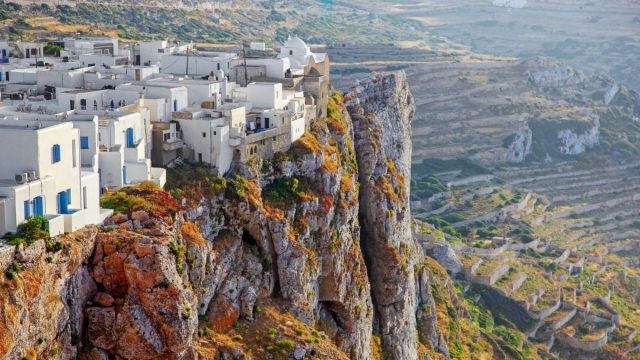 Απόδραση στη Φολέγανδρο: Το νησί που σε μαγεύει με την απλότητά του