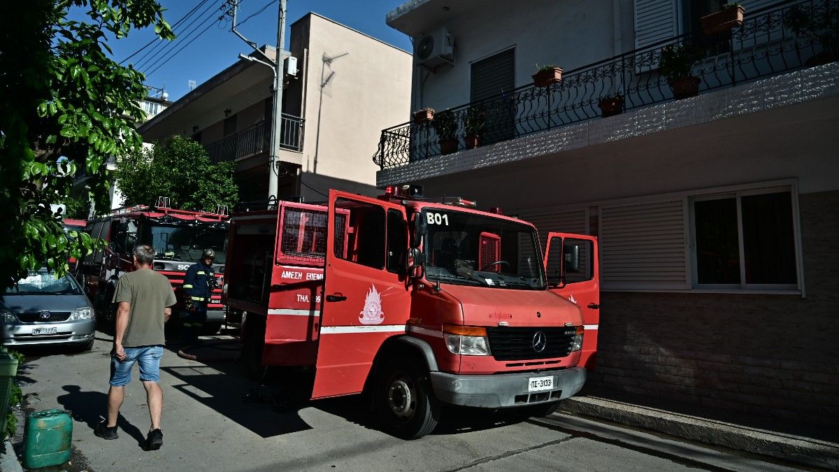 Πυρκαγιά τώρα στην Παιανία: Καίει κοντά σε σπίτια – Ήχησε το 112