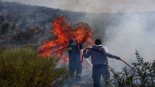 Μεγάλη φωτιά σε αγροτική έκταση στον Δομοκό – Σηκώθηκαν εναέρια μέσα