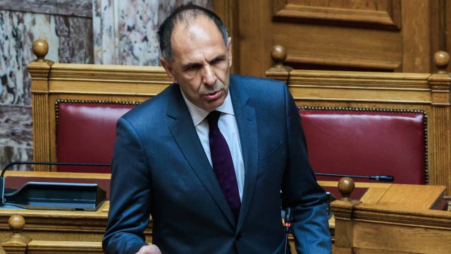 Συναγερμός και για τους Έλληνες στη Μέση Ανατολή: Η ενημέρωση του Υπουργείου Εξωτερικών μετά τις επιθέσεις του Ιράν