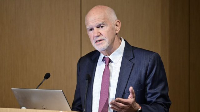 Σαν σήμερα (16/6) γεννήθηκε ο Γιώργος Παπανδρέου: Το ΠΑΣΟΚ, η σχέση με τον Σημίτη και το «λεφτά υπάρχουν»