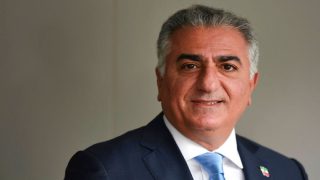 Ρεζά Παχλαβί: Ο εξόριστος γιος του τελευταίου Ιρανού Σάχη καλεί σε εξέγερση – «Το μέλλον είναι λαμπρό»