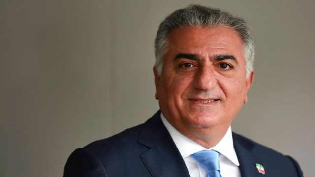 Ρεζά Παχλαβί: Ο εξόριστος γιος του τελευταίου Ιρανού Σάχη καλεί σε εξέγερση – «Το μέλλον είναι λαμπρό»