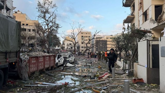 Βήμα πίσω από το Ιράν: Ζητά αποκλιμάκωση με το Ισραήλ αν οι ΗΠΑ απέχουν από τη μάχη