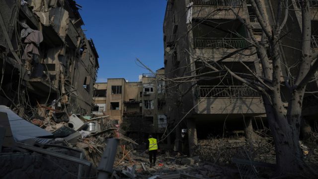 Κλιμακώνεται η ένταση: Νέα πλήγματα του Ισραήλ σε στρατιωτικές εγκαταστάσεις στο Ιράν
