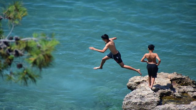 Καιρός σήμερα 24/6: Το «καμίνι» πλησιάζει – Πόσο θα διαρκέσει ο καύσωνας σύμφωνα με Καλλιάνο και Αρνιακό