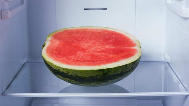 Βάζετε το καρπούζι στο ψυγείο; Δείτε το λάθος που κάνουμε όλοι