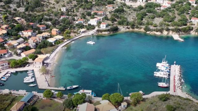 Φαγητό με σχεδόν 10€, εισιτήριο μόλις 3€: Το μικρό νησί που αποτελεί ιδανική επιλογή για οικονομικές διακοπές