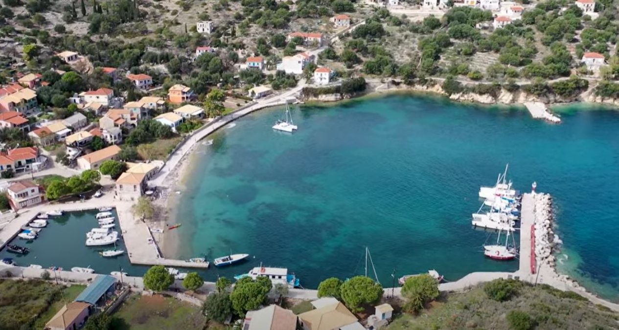 Φαγητό με σχεδόν 10€, εισιτήριο μόλις 3€: Το μικρό νησί που αποτελεί ιδανική επιλογή για οικονομικές διακοπές