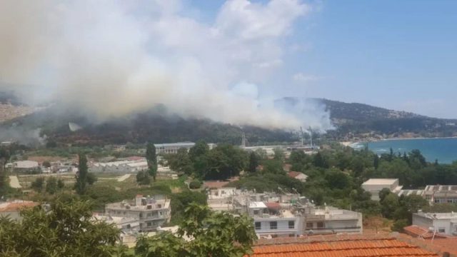 Τέθηκε υπό έλεγχο το μέτωπο φωτιάς στην Καβάλα: Είχε κλείσει η παλιά Εθνική οδός και είχε εκκενωθεί το Αμαξοστάσιο
