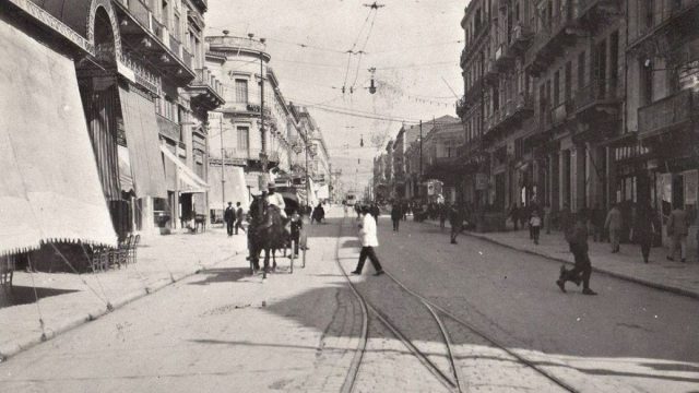 Κουίζ για την παλιά Αθήνα: Μπορείς να αναγνωρίσεις την οδό της φωτογραφίας;