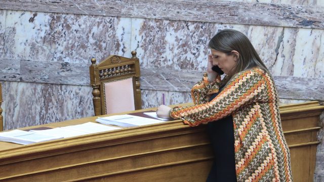 Ένταση στη Βουλή ανάμεσα σε Κωνσταντοπούλου και Μαρινάκη – «Για γκεμπελίσκους κοιτάξτε στον καθρέφτη σας»