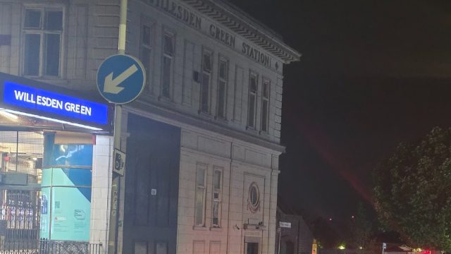 Συναγερμός στο Λονδίνο: Αιματηρό επεισόδιο με επίθεση με μαχαίρι στο Μετρό – Τρία άτομα στο νοσοκομείο