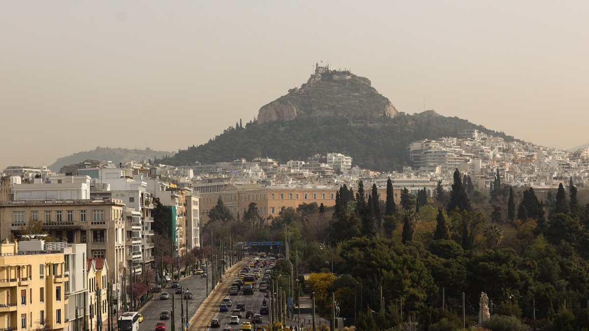 Συναγερμός και στο κέντρο της Αθήνας για πυρκαγιές: Κλειστός ο Λυκαβηττός και όλες οι δυνάμεις στο πόδι
