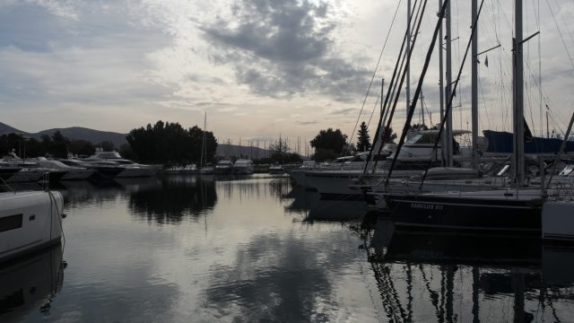 Αυτοκτόνησε ναύτης στη Μαρίνα Αλίμου – Κάρφωσε μαχαίρι στο στήθος του