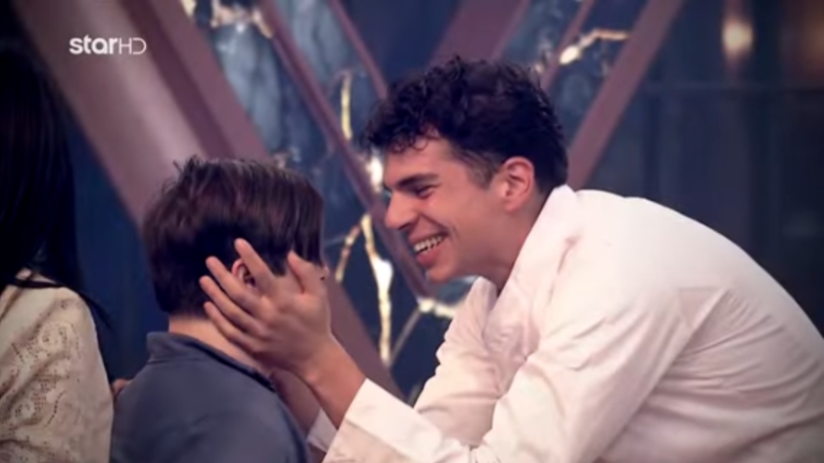 MasterChef: Μια αυθεντική αγκαλιά μπορεί να κερδίσει τους τηλεθεατές – Χαμόγελα στο STAR