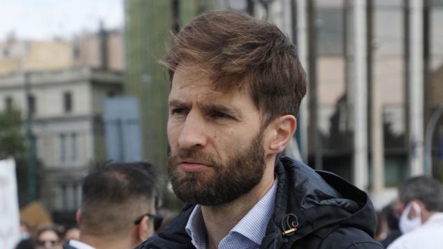 Βαρύ πένθος για τον Μάξιμο Μουμούρη: Πέθανε ο πατέρας του – Η ανακοίνωση της Νάντιας Γιαννακοπούλου