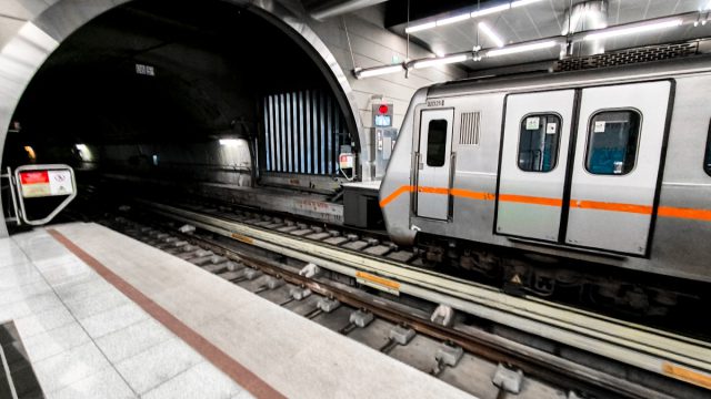 Εκκενώθηκε συρμός του μετρό στο Μοναστηράκι – Βγήκαν καπνοί