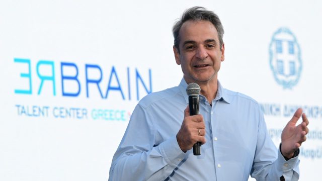 Μητσοτάκης: «Ανοίξαμε 500.000 θέσεις εργασίας, μειώσαμε 8% την ανεργία