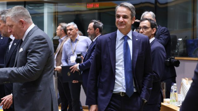 Το παρασκήνιο της παραίτησης Βορίδη και των τριών υφυπουργών: Τα ερωτήματα και η σύσκεψη Μητσοτάκη